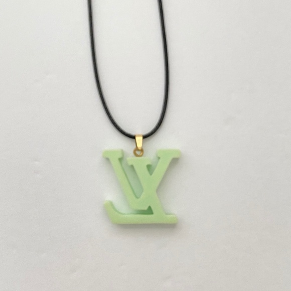 Green LV Necklace - Picture 5 of 8